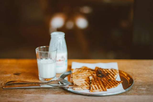 伊利蒙牛“包装缠斗”背后：一场没有赢家的存量厮杀