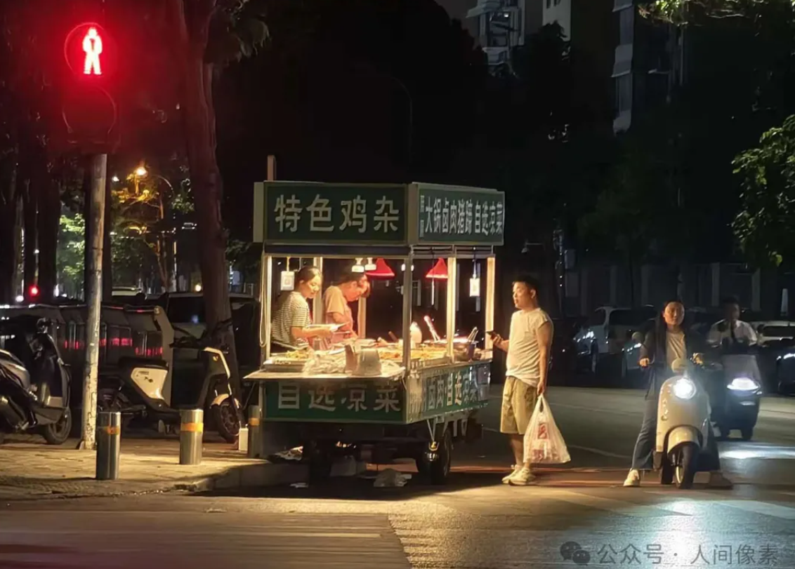 真实记录 | 一辆摆摊三轮车，托起多少普通人的生活